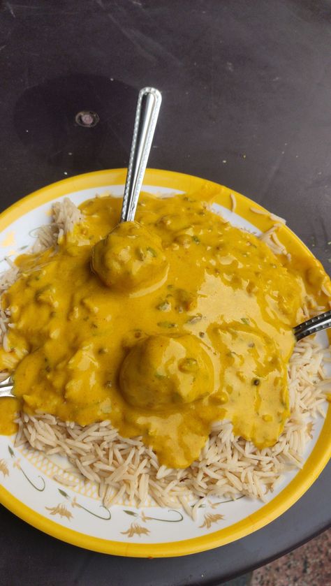 "A plate of delicious kadi chawal, a traditional North Indian dish."